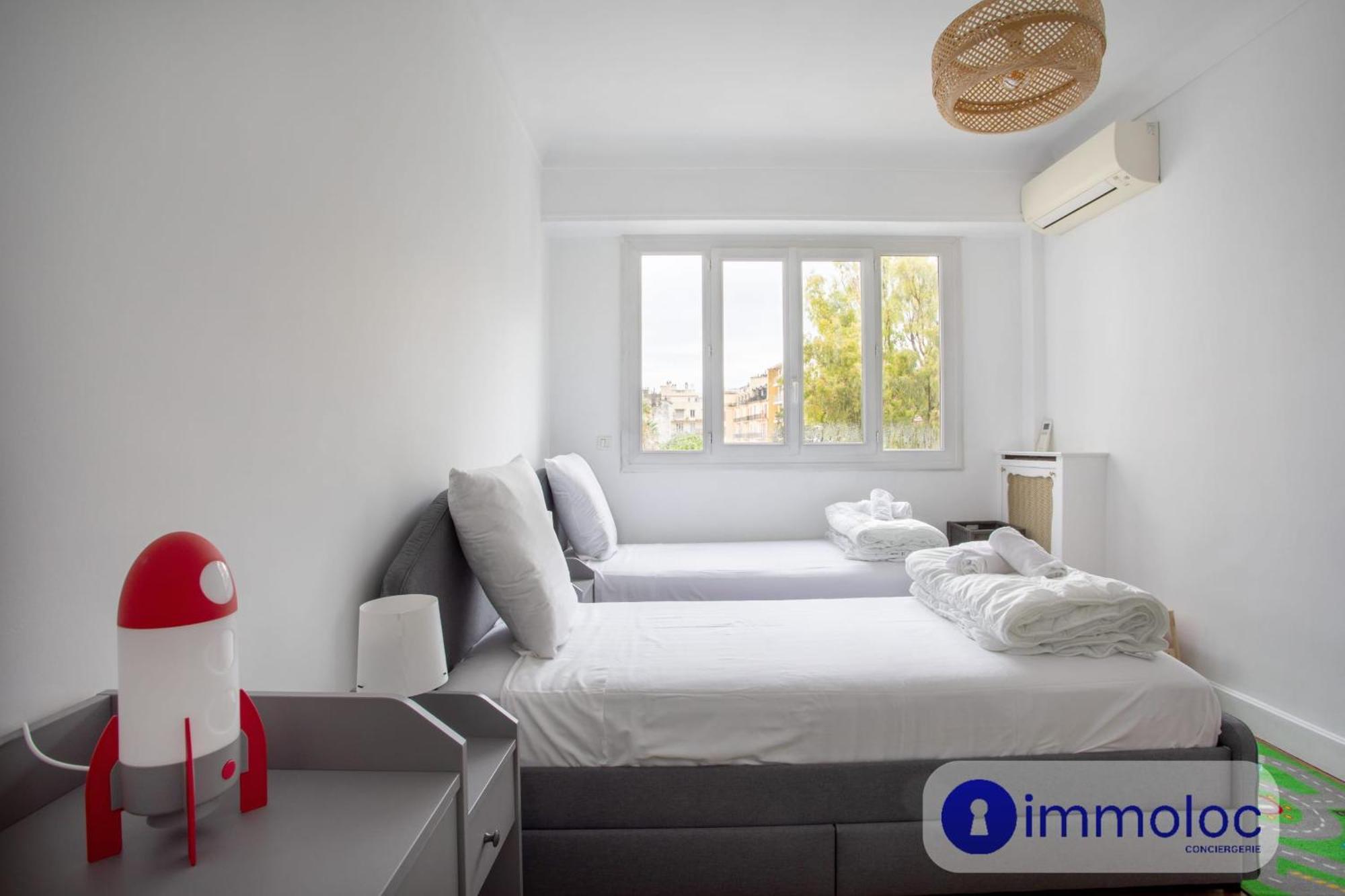 With Air Conditioning Liberation Appartement *